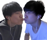 男性,イヤホン,自撮り,二人,キス顔