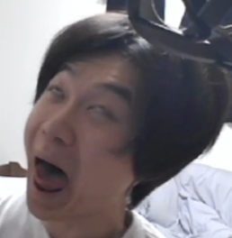 男性,変顔,自撮り,室内