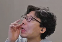 男性,メガネ,鼻ほじり,変顔