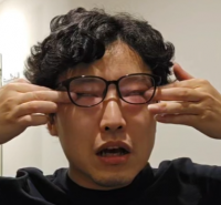 男性,メガネ,眼鏡ずらし,黒髪,顔芸