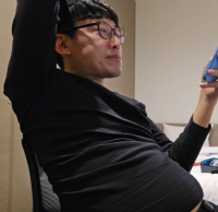 男性,眼鏡,黒髪,スマートフォン,室内,カジュアル