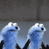青いキャラクター,ぬいぐるみ,マペット,二体,コミカル,目玉,Sesame Street