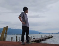 男性,桟橋,湖,曇り空,立っている,風景,一人,カジュアル