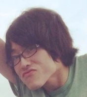 男性,メガネ,茶髪,自撮り,眼鏡男子,Tシャツ