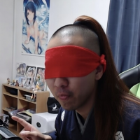 アイコン,男性,目隠し,赤い布,長髪,部屋,フィギュア,アニメポスター