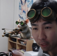 男性,自撮り,ゴーグル,ねずみ,クロスボウ,部屋,コスプレ