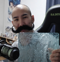 男性,ひげ,マイク,ゲーミングチェア,アクリルパネル,フィギュア,部屋,ポスター