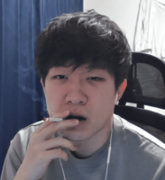 男性,人物,自撮り,喫煙,タバコ,イヤホン